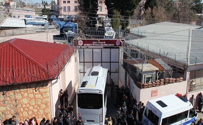 Deprem Sonrası Hasar Oluşan Adıyaman E Tipi Kapalı Cezaevi Boşaltıldı