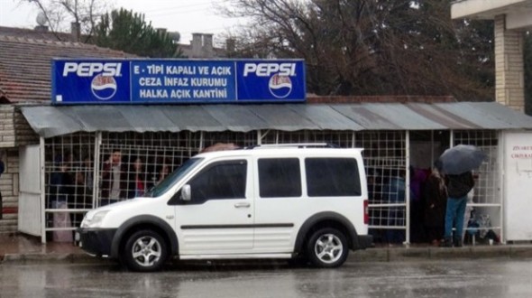 Cezaevi Kantininden Sigara Çaldılar...