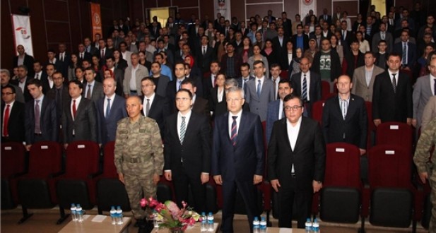 Diyarbakır E Tipi ve Açık'ta 'İletişim Ailede Başlar' Konferansı Düzenlendi...