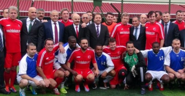 Efsaneler Mahkumlarla Maç Yaptı...