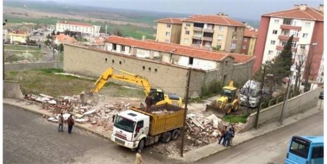 Keşan A2 Tipi Kapalı Cezaevi Belediye Tarafından Yıkıldı...