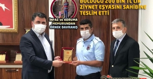 İnfaz ve Koruma Memurundan Örnek Davranış, Bulduğu 200 Bin TL'lik Ziynet Eşyasını Sahibine Teslim Etti