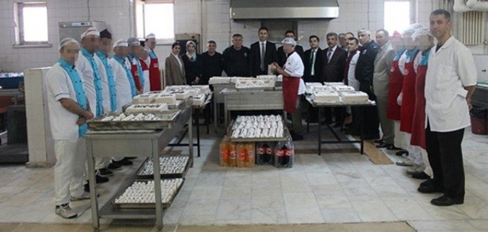 Bitlis E Tipi Kapalı Ceza İnfaz Kurumunda 'Yaş Pasta' Etkinliği Düzenlendi.